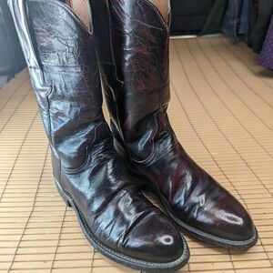 Lucchese women's black cherry/burgundy leather classic cowgirl Western Boots. Sz